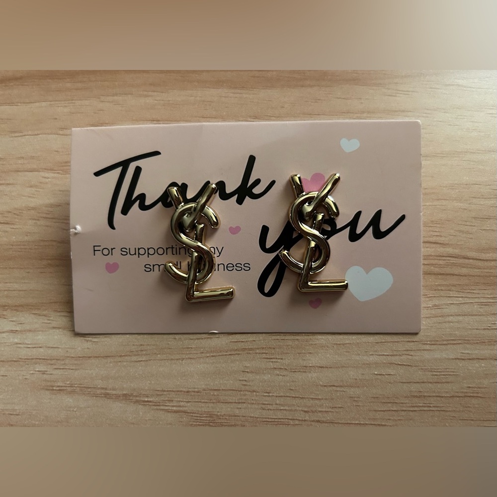 ✨ New ✨ Gorgeous Fashion Gold Earrings ✨ - Picture 5 of 5